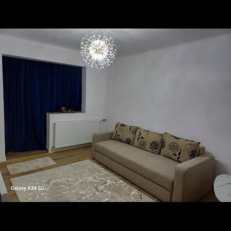 Garsoniera Luminoasa Lägenhet Craiova Exteriör bild